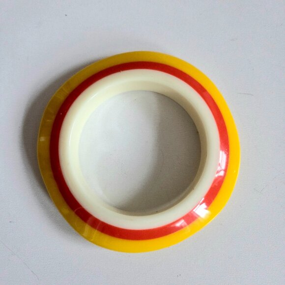 Bright colors plastic bangle bracelet. - Picture 3 of 4